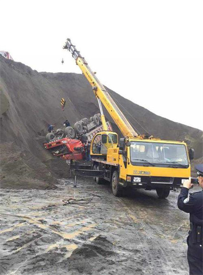 西林区上犹道路救援